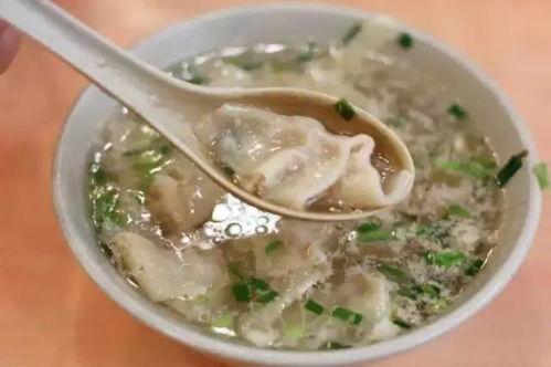 上海馄饨店吃瓜,一碗热馄饨，吃出人间烟火气